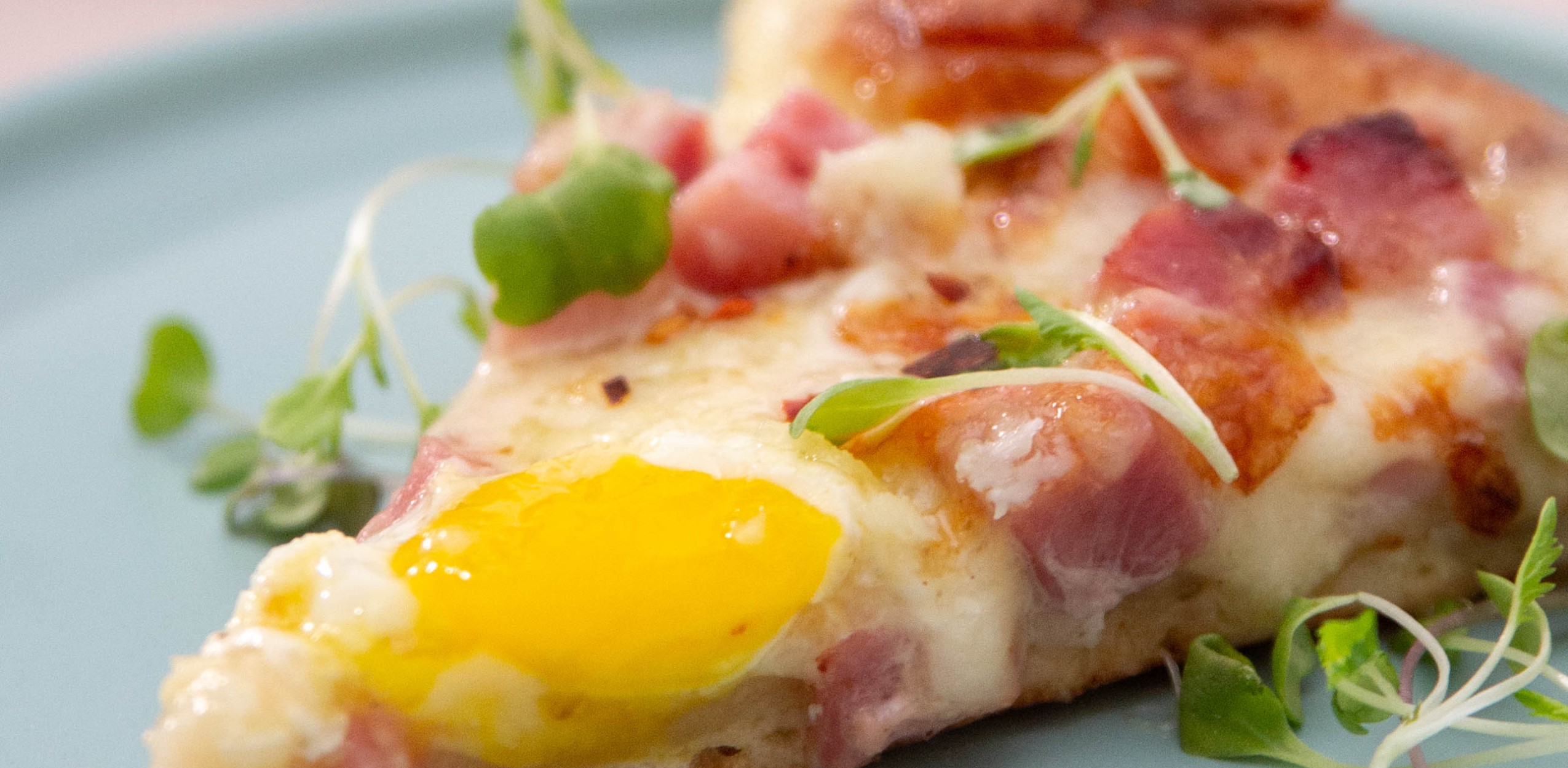 Pizza with quail egg